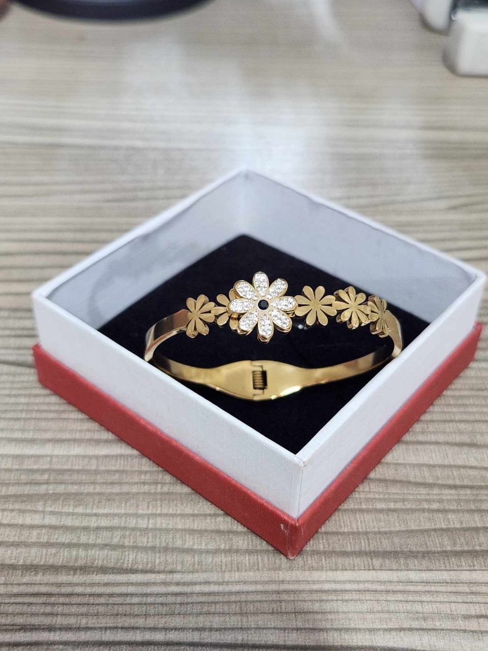 New Fashion Titanium Steel Flower Bracelet